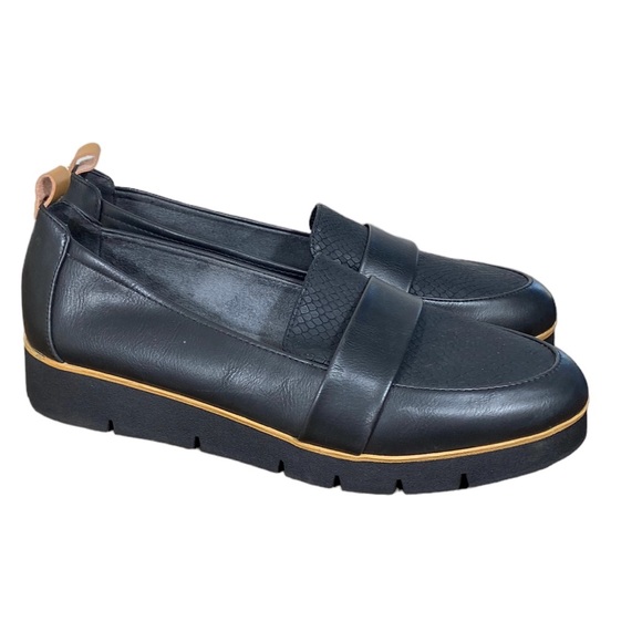 Dr. Scholl's Black Loafers with Tan Accents - Picture 1 of 8